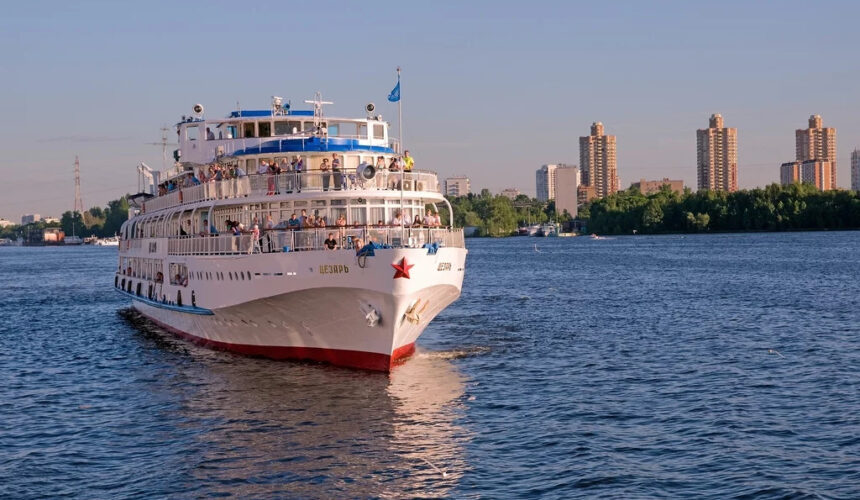 На работу и отдых – на теплоходе!