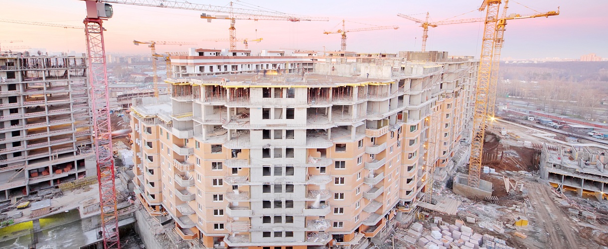 С Днем строителя!